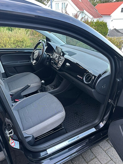 Volkswagen UP! 12 of 27