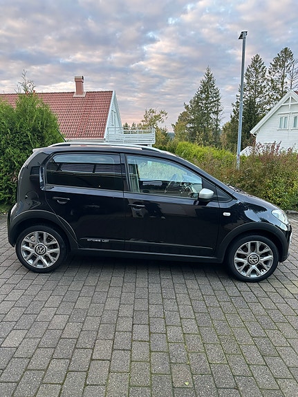 Volkswagen UP! 2 of 27