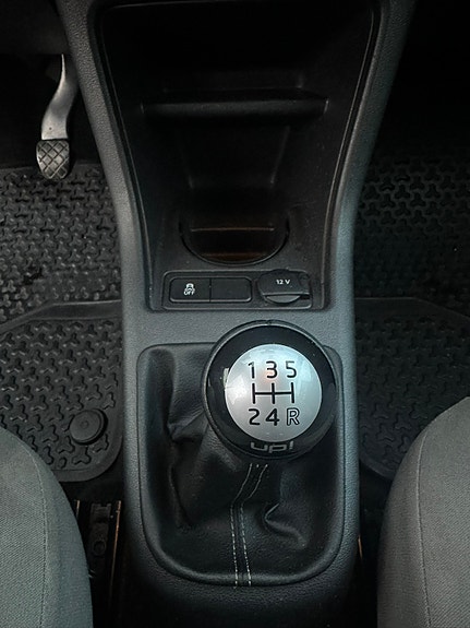 Volkswagen UP! 17 of 27