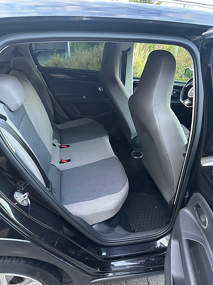 Volkswagen UP! 11 of 27