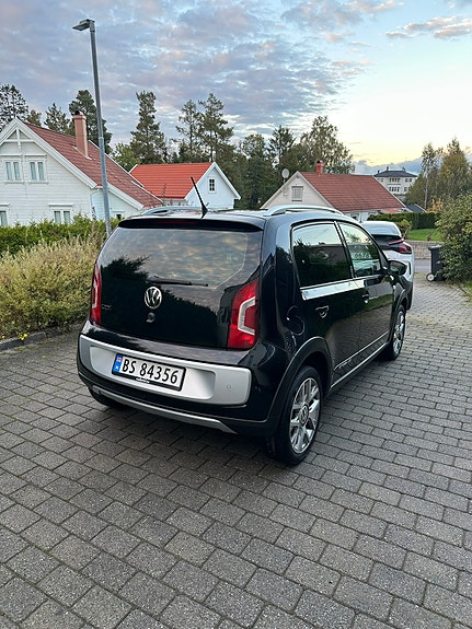 Volkswagen UP! 3 of 27