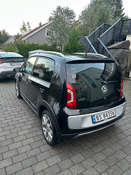 Volkswagen UP! 4 of 27