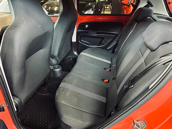 Volkswagen UP! 27 of 30