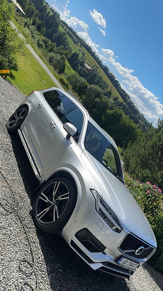 Volvo XC90 2 of 13