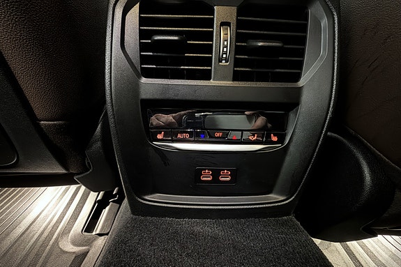BMW i4 18 of 19