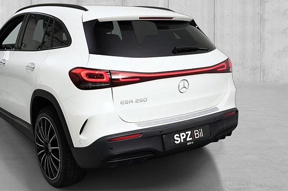 Mercedes-Benz EQA250 6 of 17