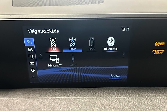 Lexus UX 13 of 15