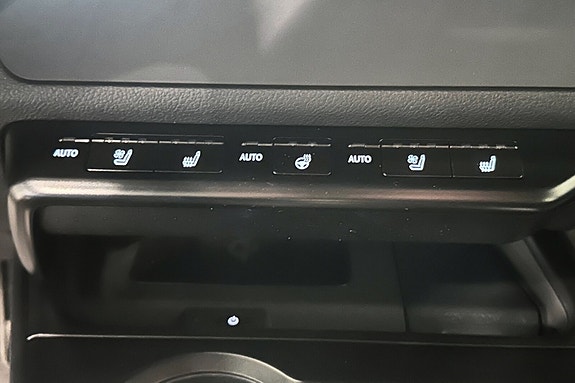 Lexus UX 15 of 15