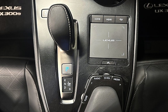 Lexus UX 14 of 15
