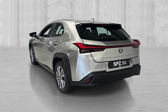 Lexus UX 6 of 15