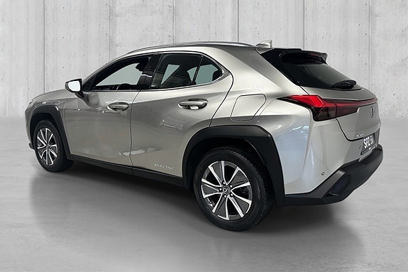 Lexus UX 5 of 15