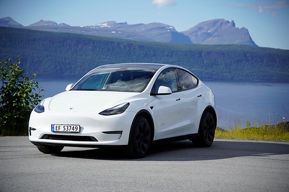 Tesla Model Y 2 of 9
