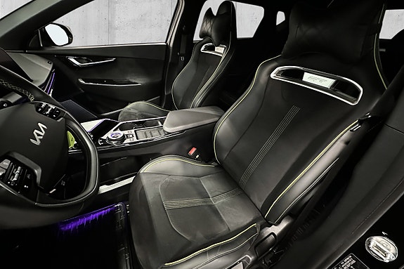 Kia EV6 8 of 17