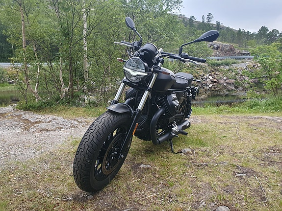 Moto Guzzi V9 Bobber 13 of 17