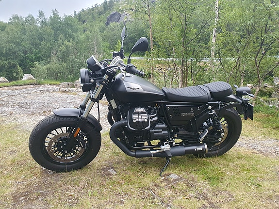 Moto Guzzi V9 Bobber 14 of 17