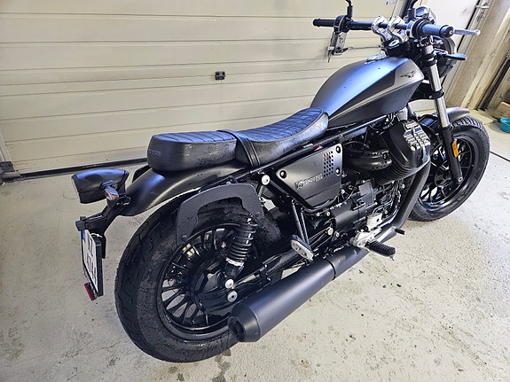 Moto Guzzi V9 Bobber 8 of 17