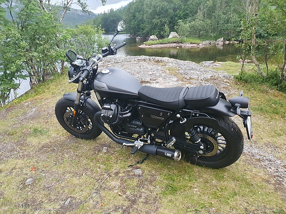 Moto Guzzi V9 Bobber 15 of 17