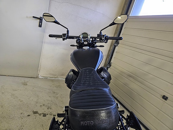 Moto Guzzi V9 Bobber 10 of 17