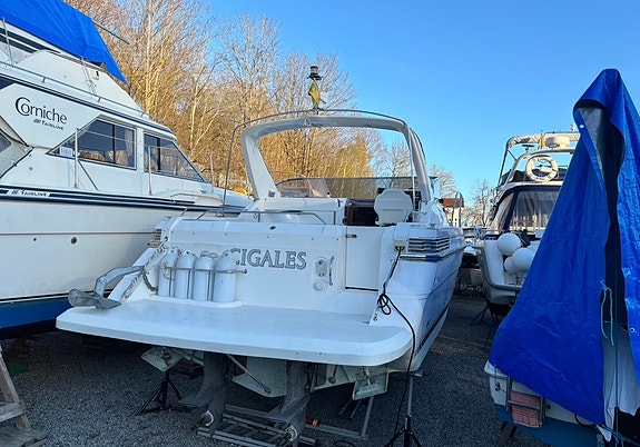 Fairline 31 targa med stor badeplattform 2 of 27