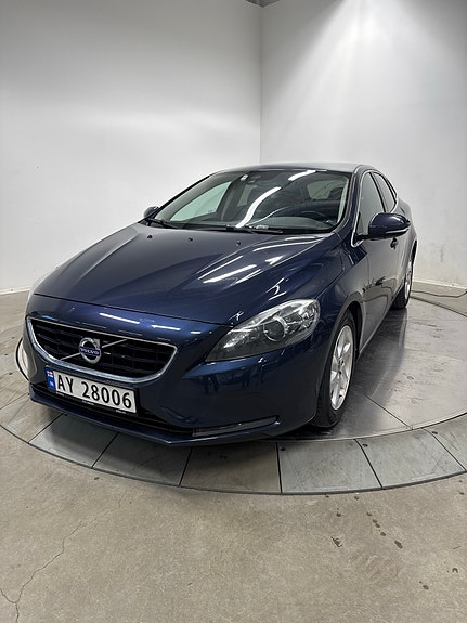 Volvo V40 2 of 19