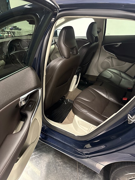 Volvo V40 12 of 19
