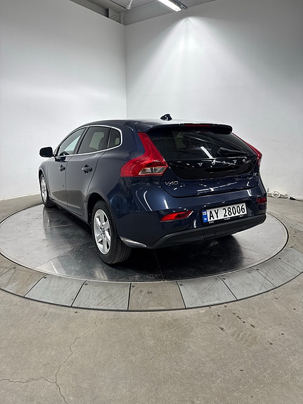 Volvo V40 4 of 19