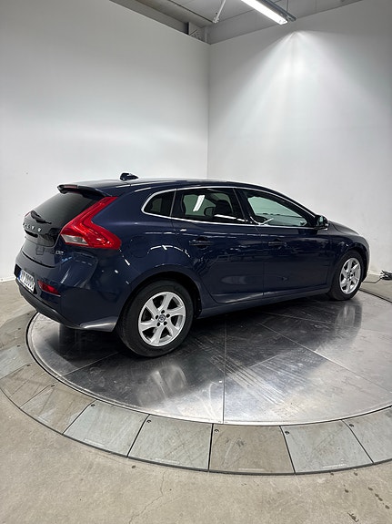 Volvo V40 6 of 19