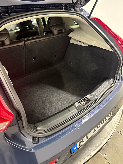Volvo V40 13 of 19