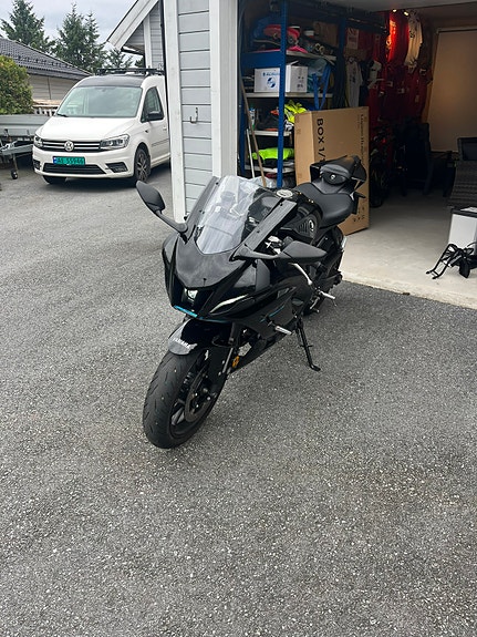 Yamaha R7 2 of 4