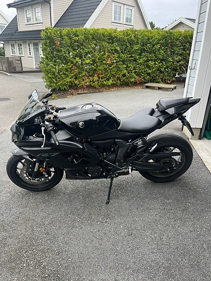 Yamaha R7 3 of 4