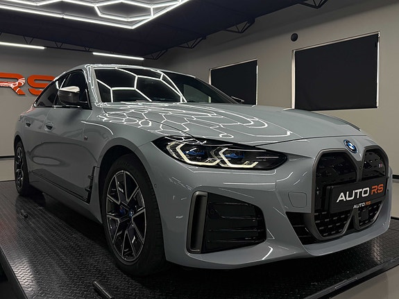 BMW i4 3 of 27