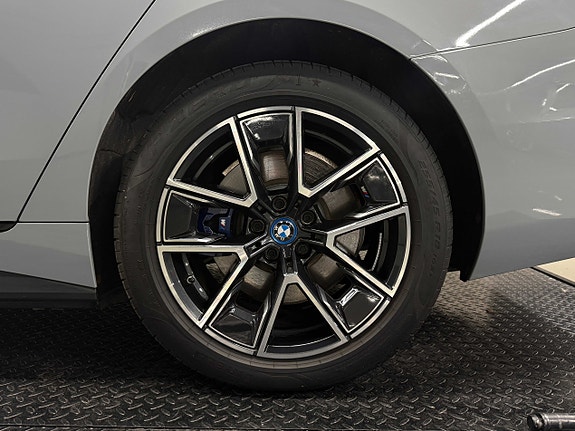 BMW i4 9 of 27