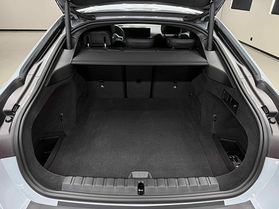 BMW i4 11 of 27