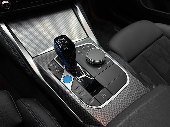 BMW i4 18 of 27