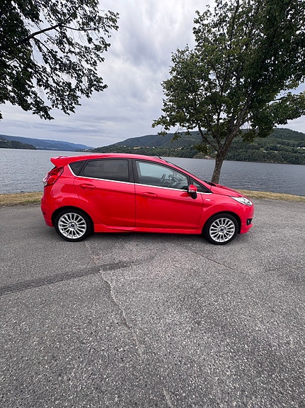 Ford Fiesta 2 of 15