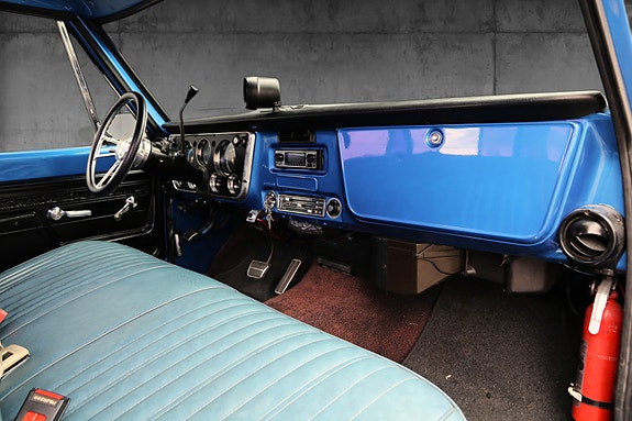 Chevrolet C-10 15 of 16