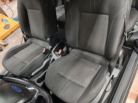 Ford B-MAX 27 of 30