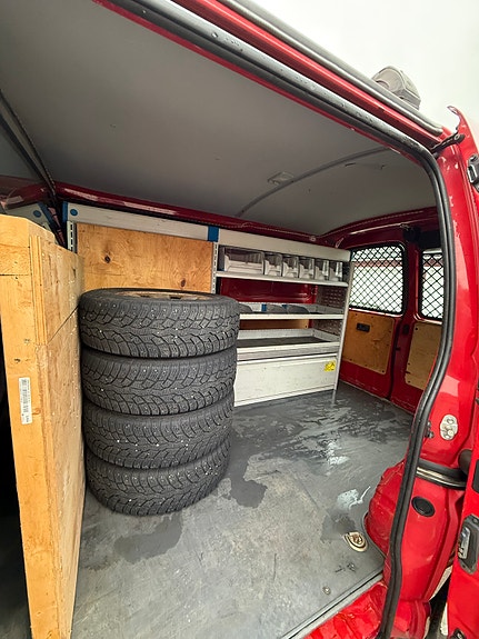 Toyota HiAce 8 of 17