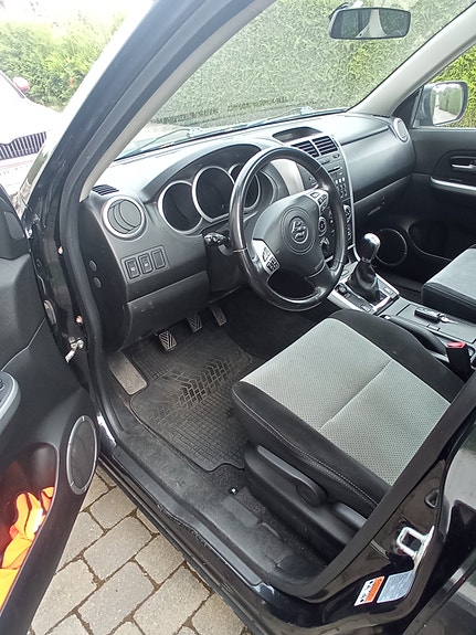 Suzuki Grand Vitara 7 of 12