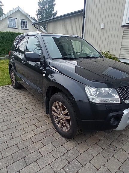 Suzuki Grand Vitara 3 of 12