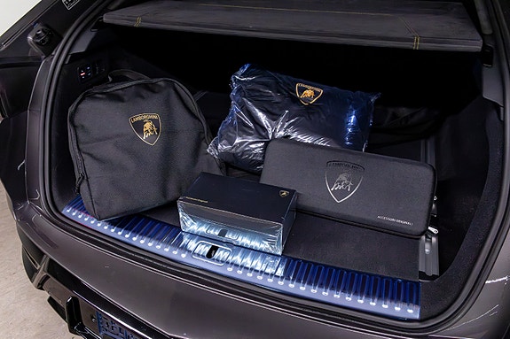 Lamborghini Urus 13 of 30