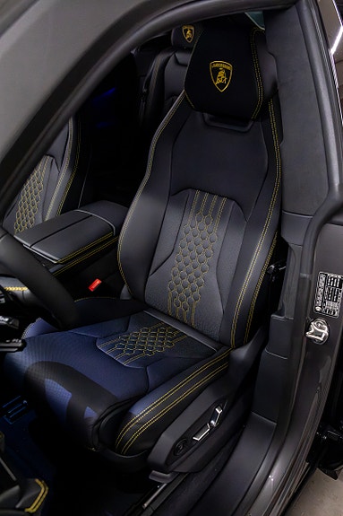 Lamborghini Urus 29 of 30