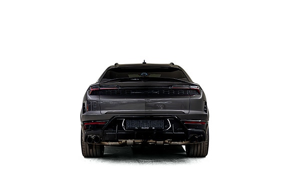 Lamborghini Urus 7 of 30