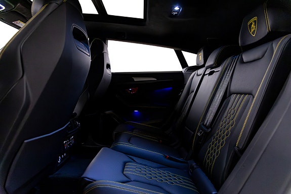 Lamborghini Urus 5 of 30
