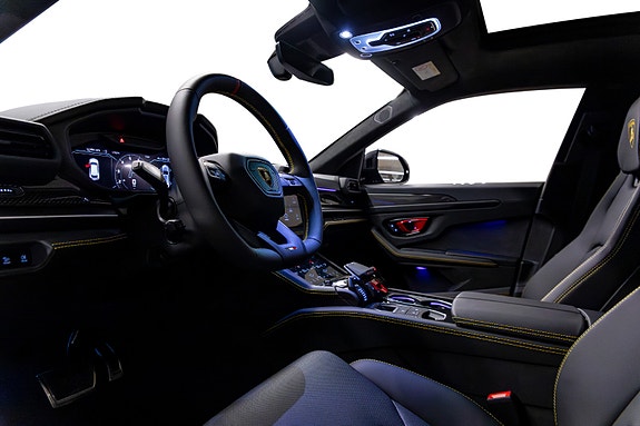 Lamborghini Urus 27 of 30