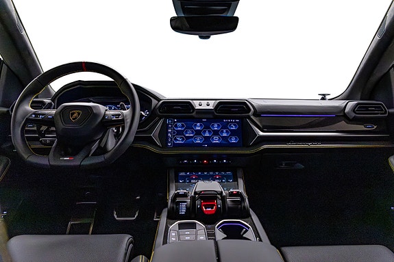 Lamborghini Urus 4 of 30