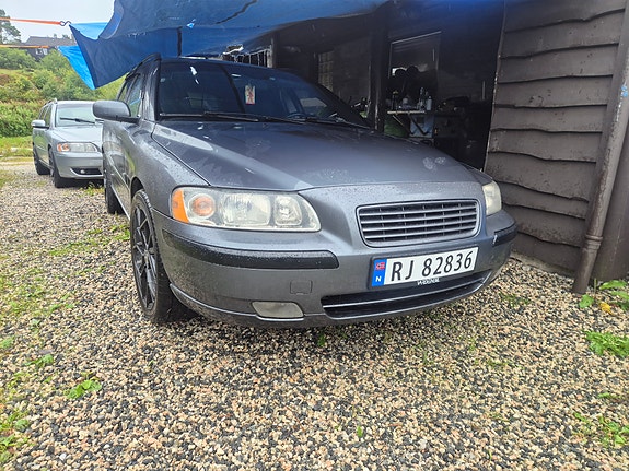 Volvo V70 3 of 12