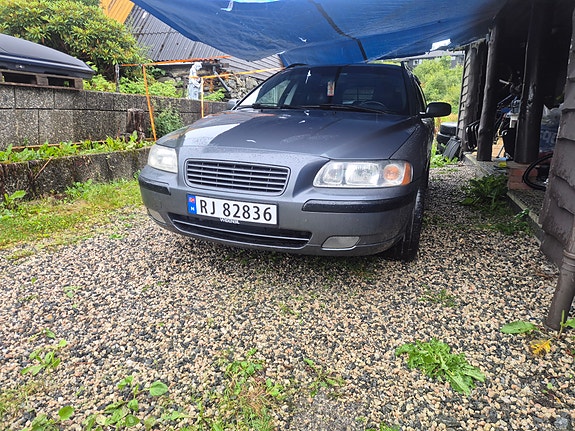 Volvo V70 2 of 12