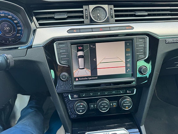 Volkswagen Passat 15 of 30