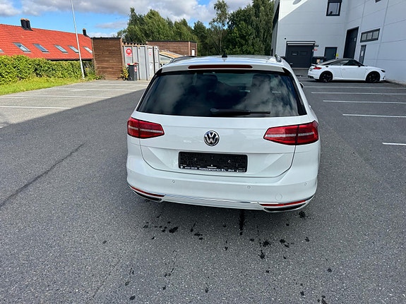 Volkswagen Passat 7 of 30